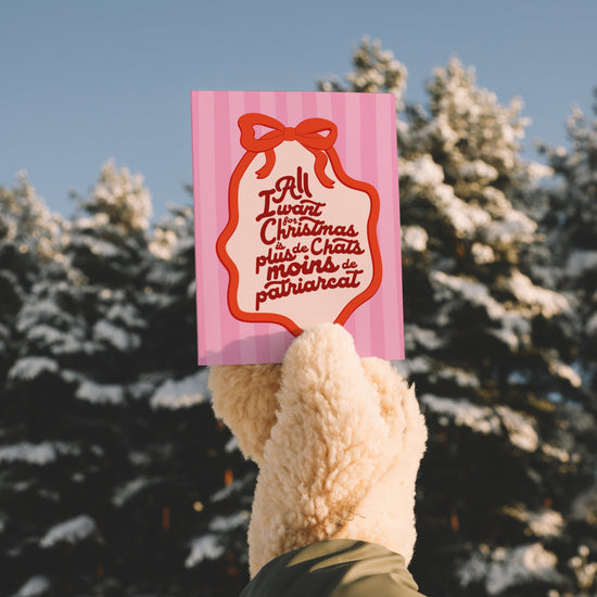 Une carte de souhait de Noël avec une petite twist féministe, pourquoi pas! Les cartes de souhaits de notre collection maison sont sans texte à l'intérieur donc parfaites pour partager autant vos mots doux que vos plus réconfortants. La carte All I want est illustrée par Émilie Hébert, co-propriétaire de la boutique Article 721 et imprimée à Québec.