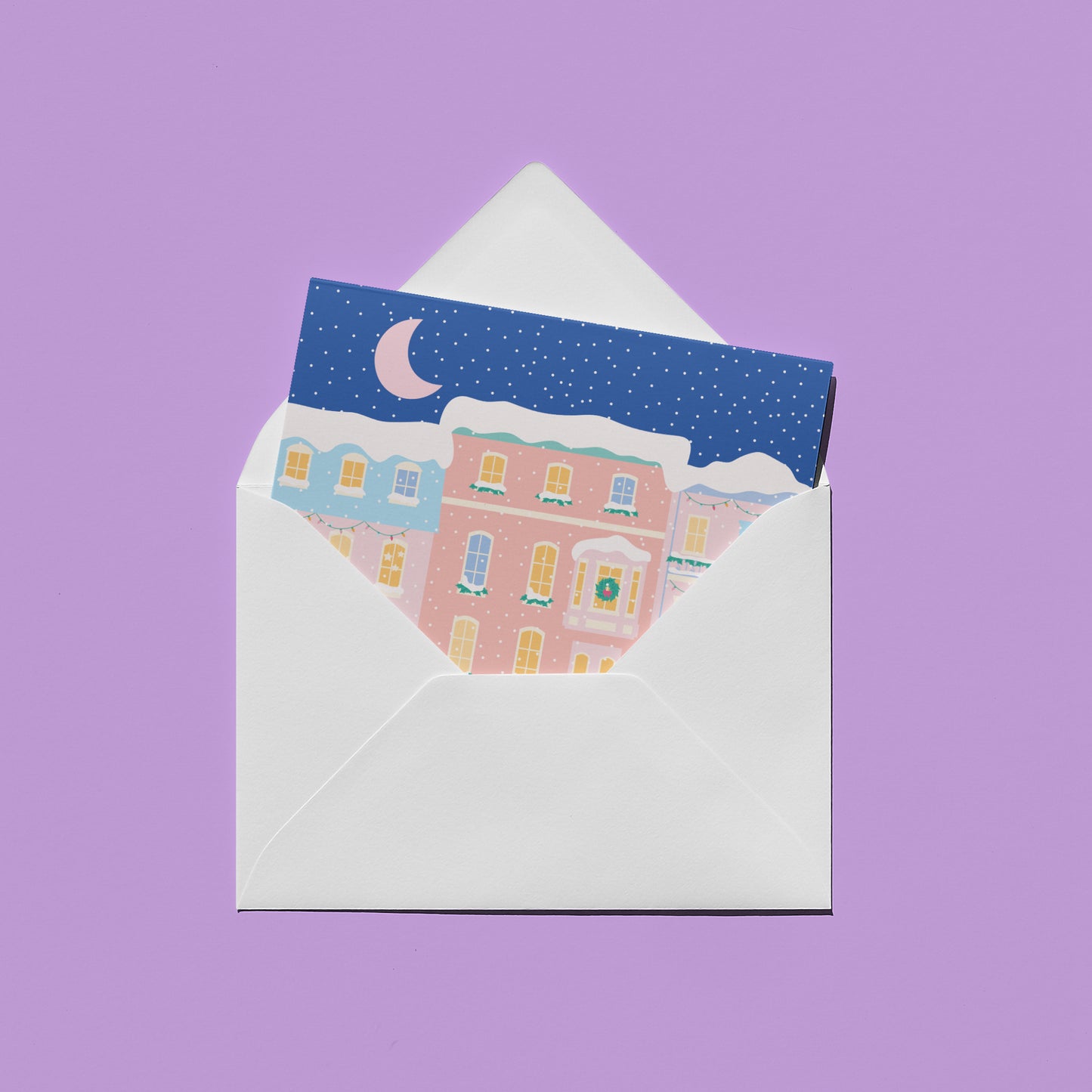 Limoilou est belle à toutes saisons, mais les soirs d'hiver, sur fond de neige folle et de ciel rose glacé, elle détrône bien des quartiers!&nbsp;Une carte de souhait, c'est toujours agréable à écrire, à offrir et même à poster. Les cartes de souhaits de notre collection maison sont sans texte à l'intérieur&nbsp;donc&nbsp;parfaites pour partager autant vos mots doux que&nbsp;vos plus réconfortants. La carte&nbsp;Limoilou l'hiver est illustrée par Émilie Hébert, co-propriétaire de la boutique Article 721 et 